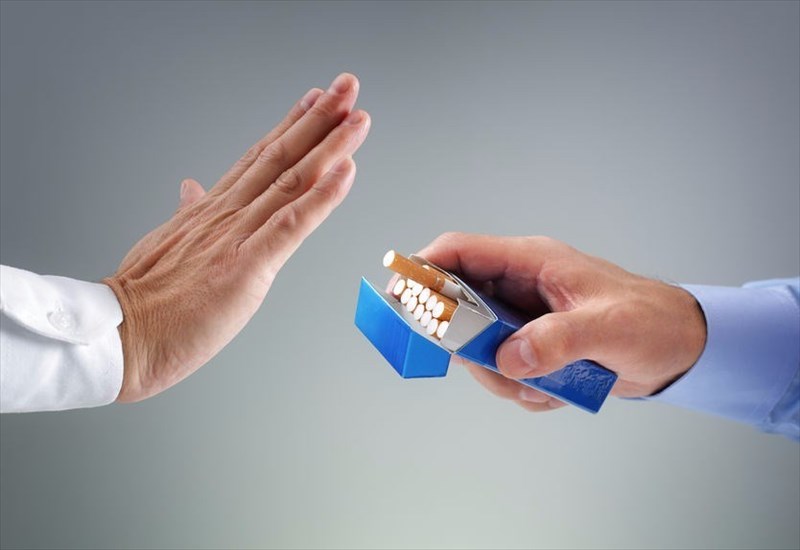 What are the risk factors and complications of Crohn’s disease?