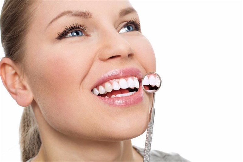 What is the difference between gingivitis and periodontitis?