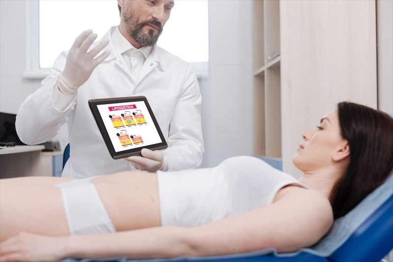 What to expect at an initial liposuction consultation