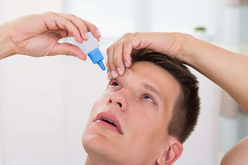 How is conjunctivitis treated?