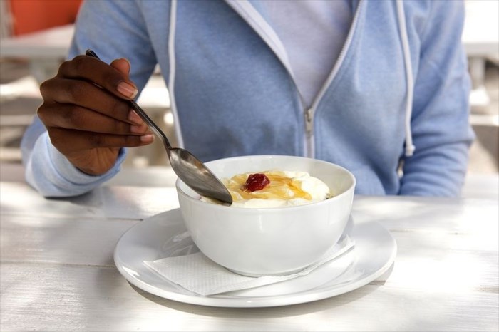 Natural yoghurt to prevent candida